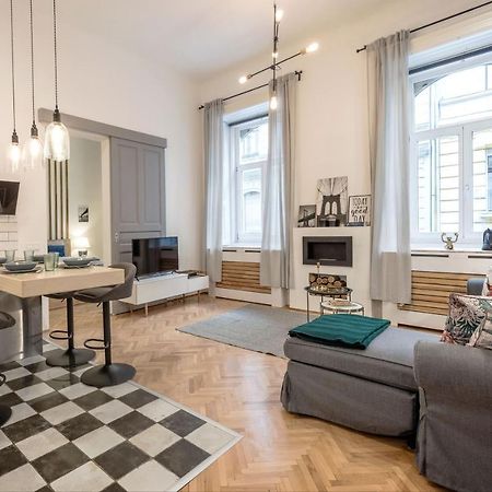 בודפשט Industrial Fantasy Apartment מראה חיצוני תמונה